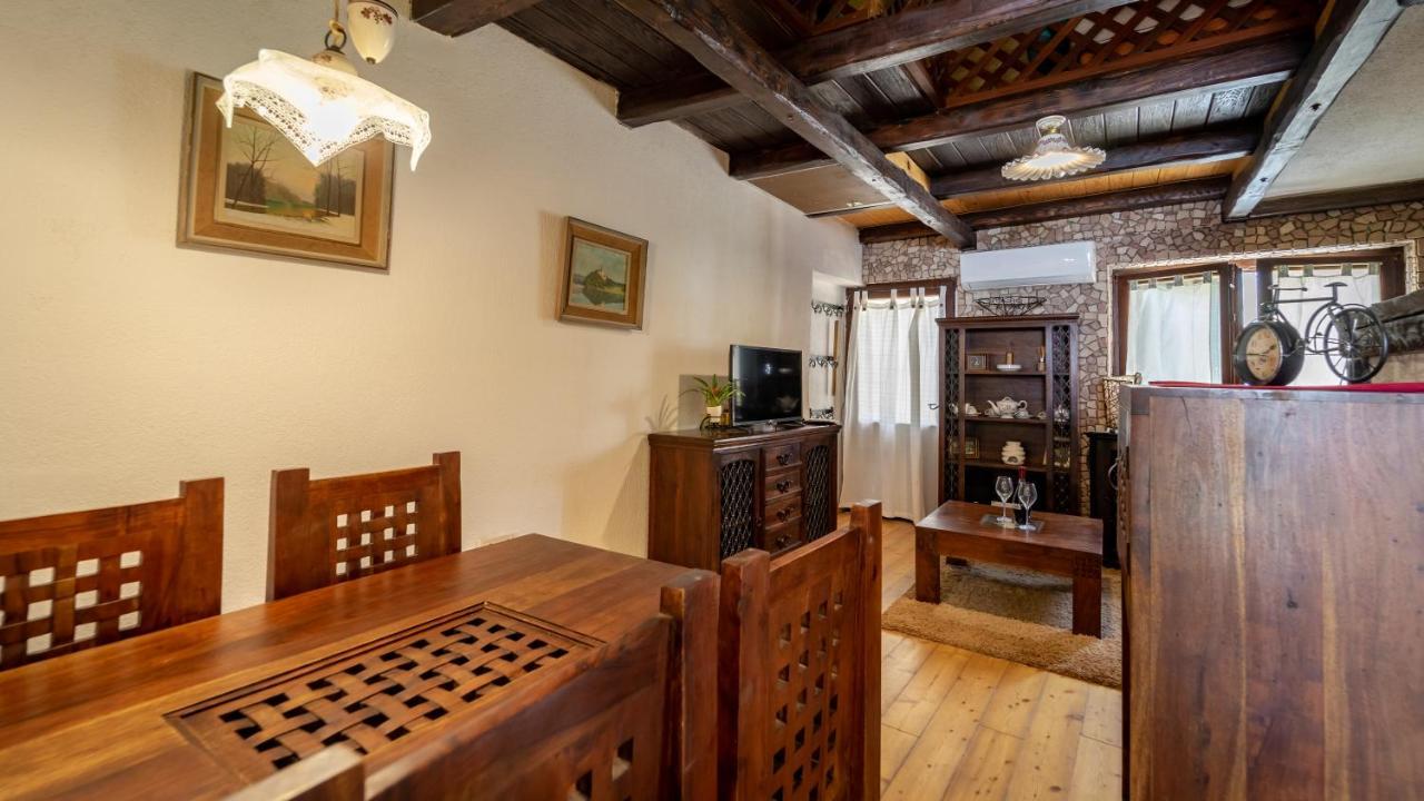 Apartment Maltar Lic Bagian luar foto
