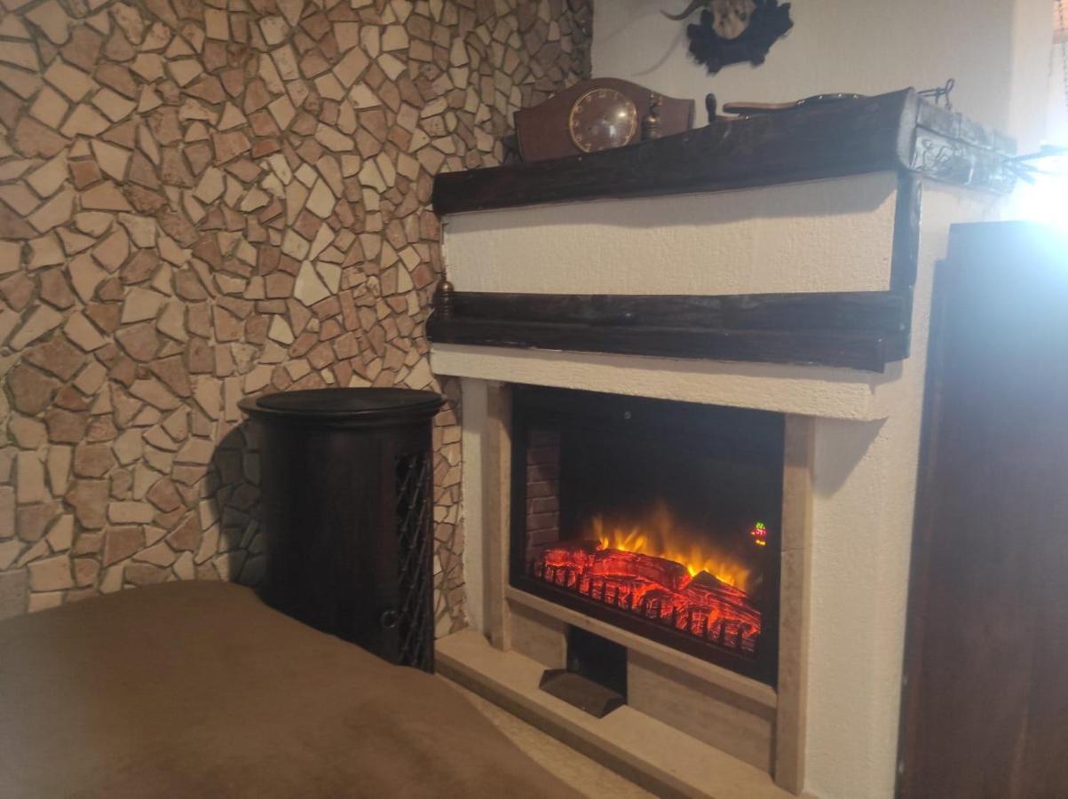 Apartment Maltar Lic Bagian luar foto